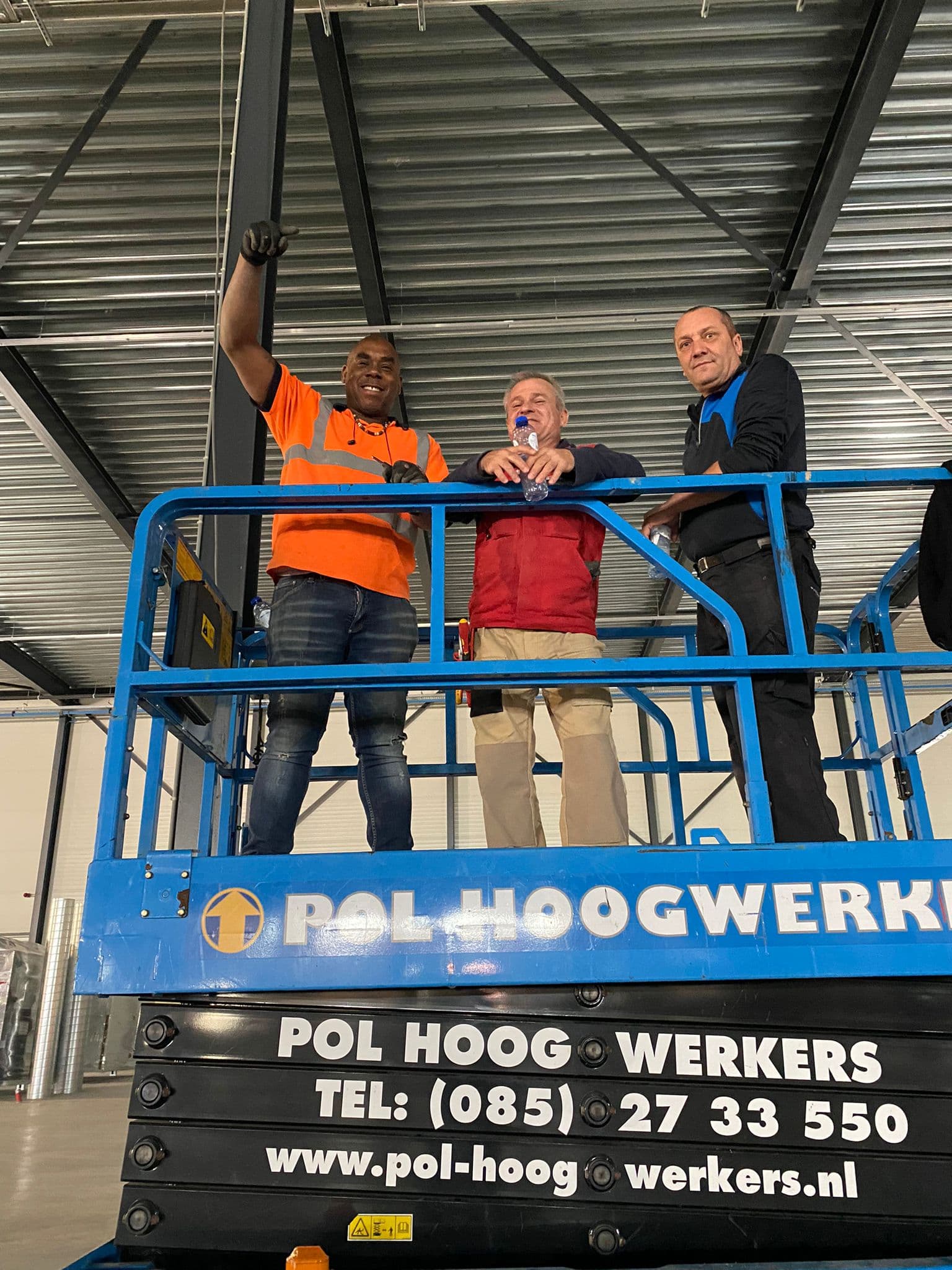 Technische vakmensen van Volt op een projectlocatie